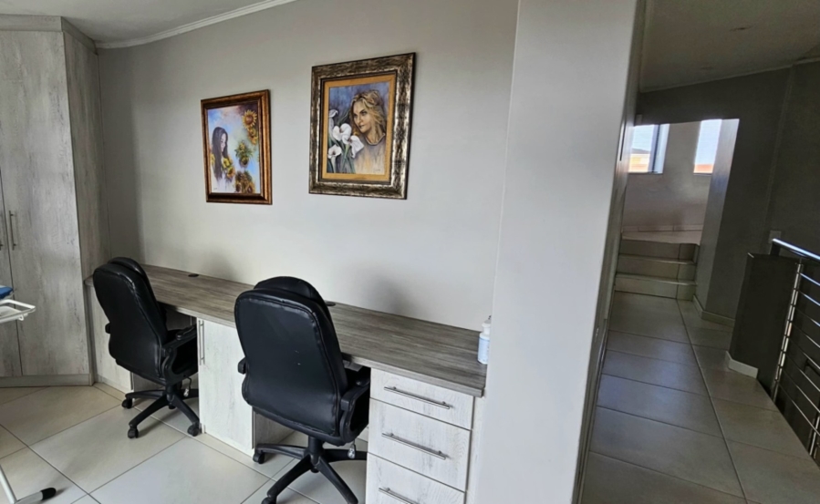 4 Bedroom Property for Sale in Perlemoenbaai Western Cape